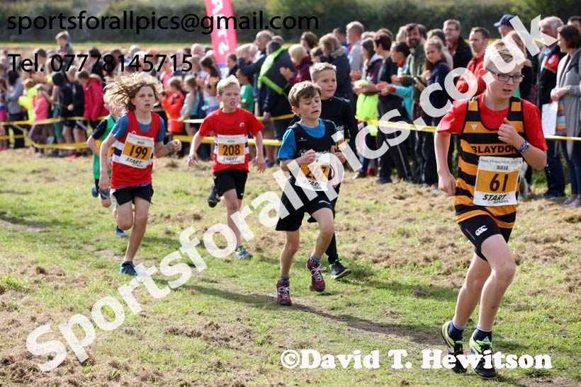Boys under-11s Start Fitness North Eastern Harriers League, Wrekenton, Gateshead. Photo:  David T. Hewitson/Sports for All Pics
